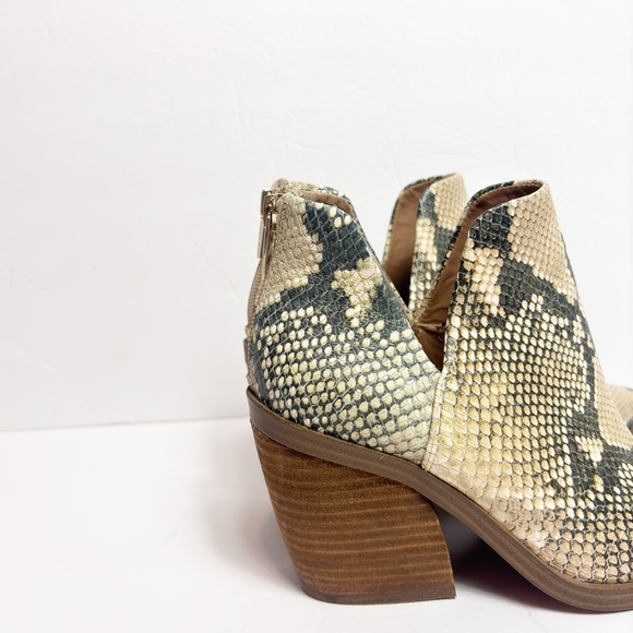 VINCE CAMUTO VC GIGIETTA SNEAKESKIN WOMEN BOOTS SIZE 6 NO BOX - Picture 2 of 8